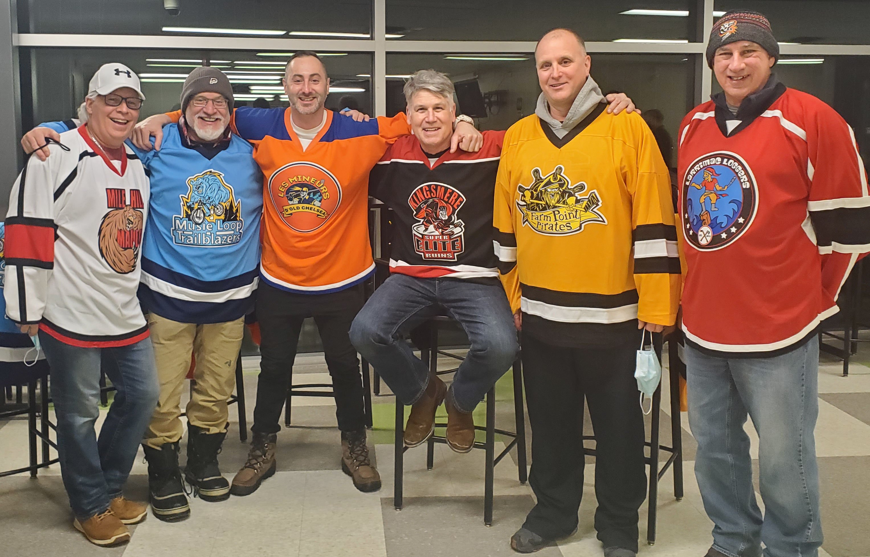 Les six nouveaux chandails commandés pour la ligue en 2022